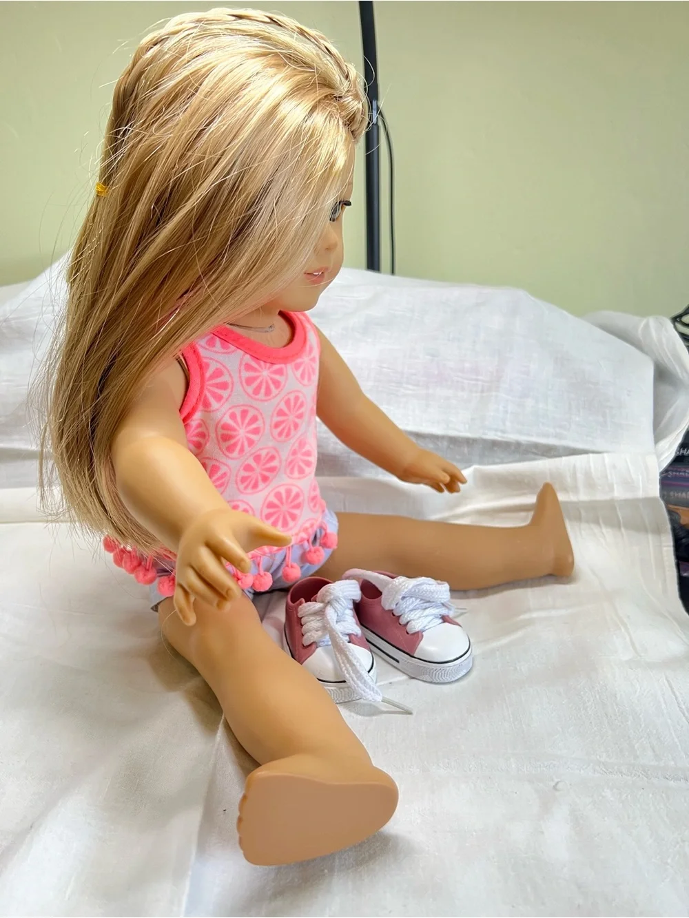 American Girl 2014 Girl of the Year Isabelle Palmer Doll READ